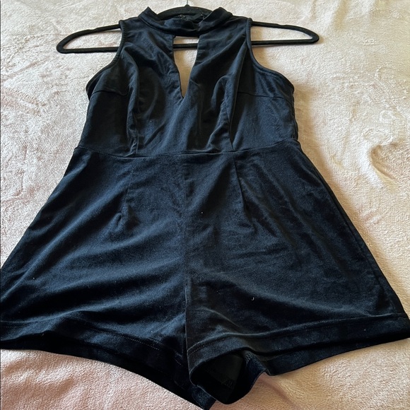 Forever 21 Black Velvet Sleeveless Romper - Picture 6 of 10